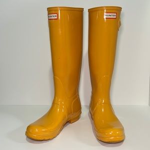 HUNTER tall yellow boots